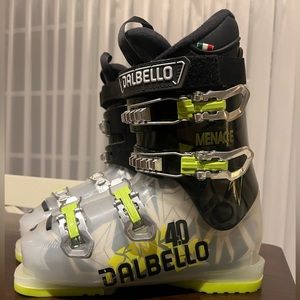 New Dalbello Menace 4 Ski Boots Size, 23.5